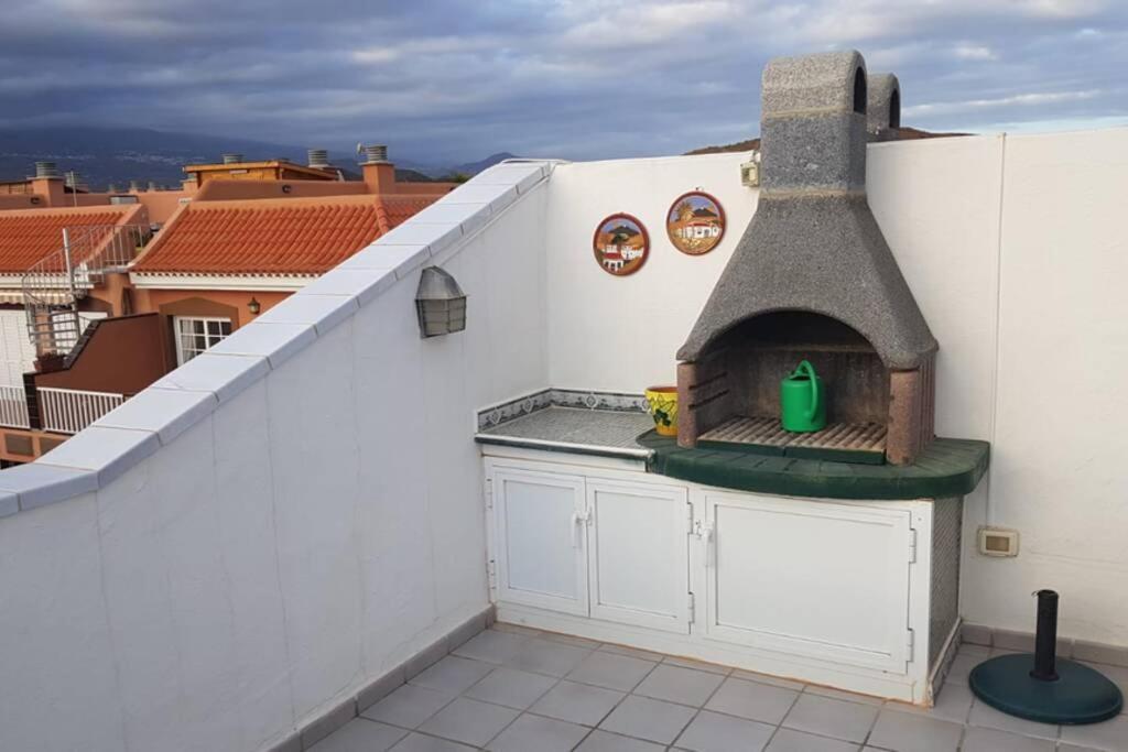 Private Apartment With Roof Terrace Arona  Exterior photo